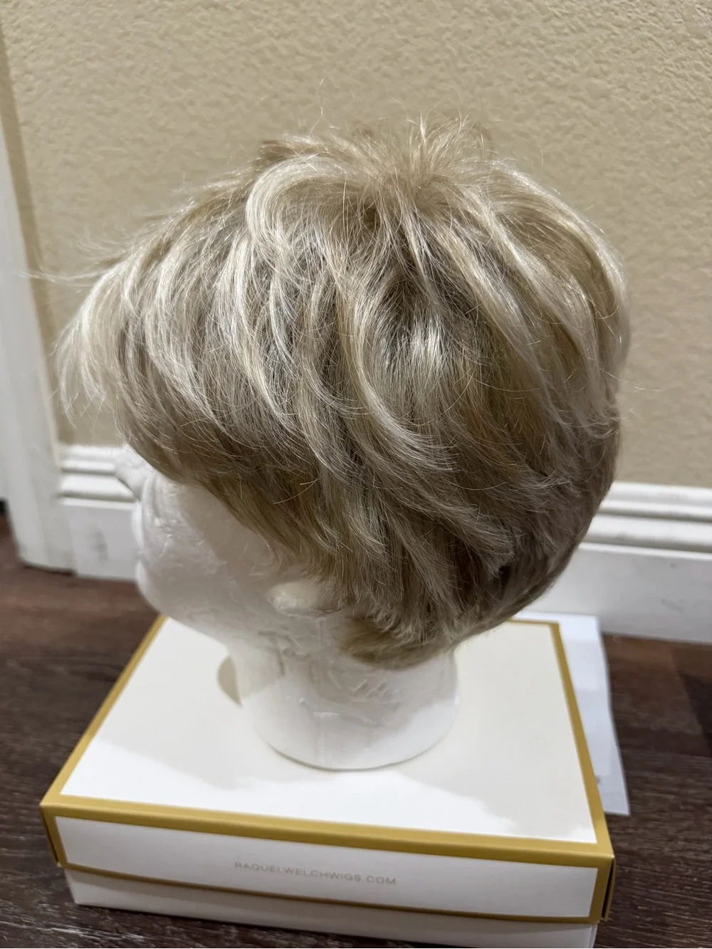 Raquel Welch Glazed Vanilla Short Synthetic Hairpiece - Light Blonde